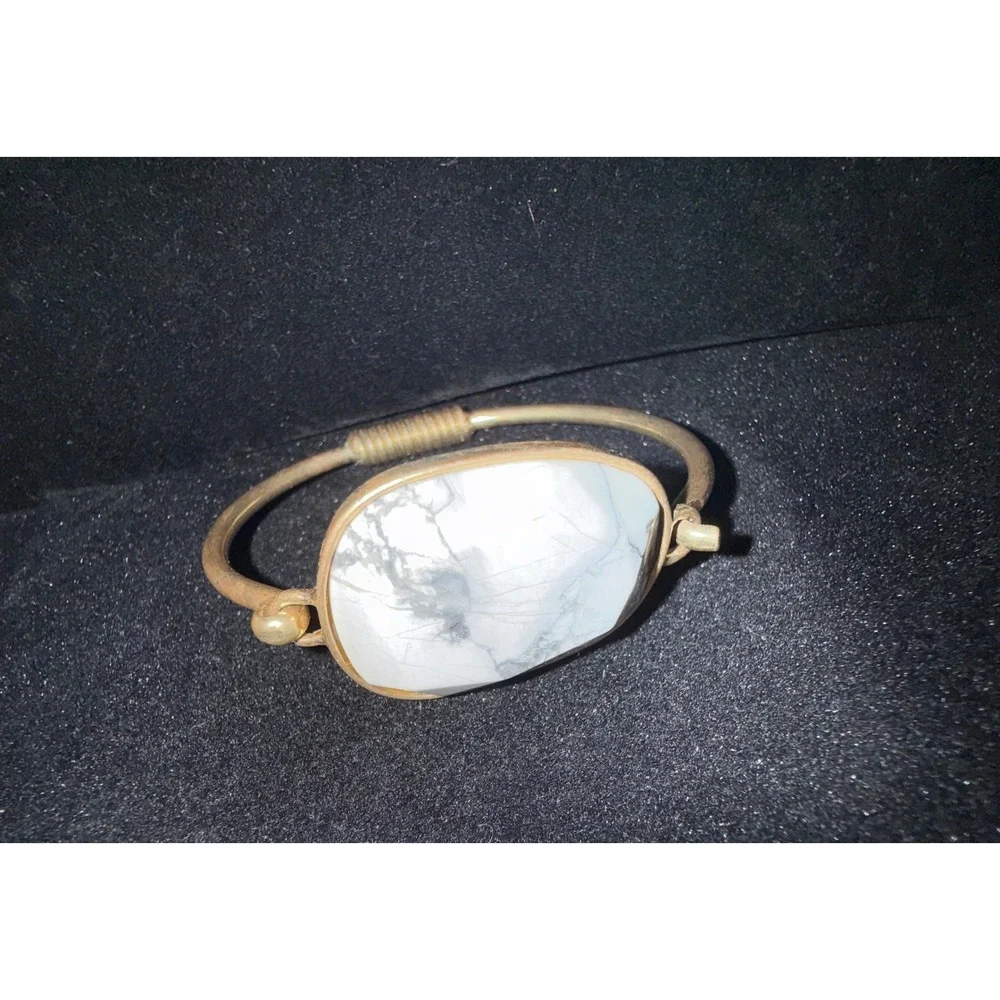 Gold Tone White‎ Howlite Faceted Stone Bangle Bracelet Hook Closure Boho Cuff